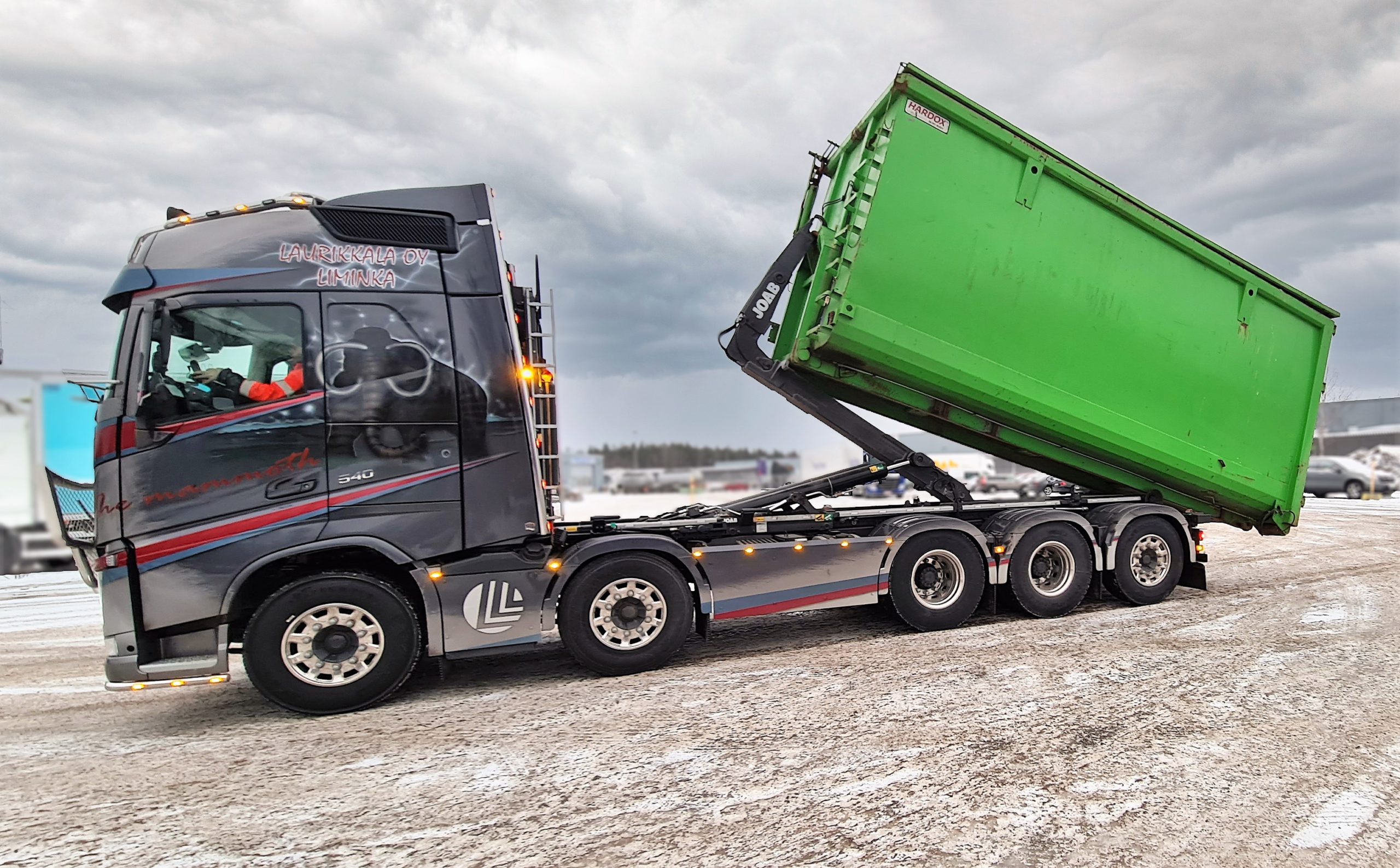 Kuljetusliike Laurikkalan Volvo FH Joab-koukkulaitteella