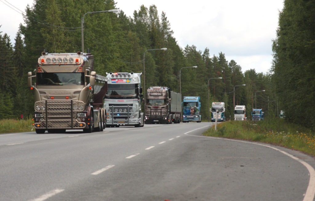 Power Truck Show convoy