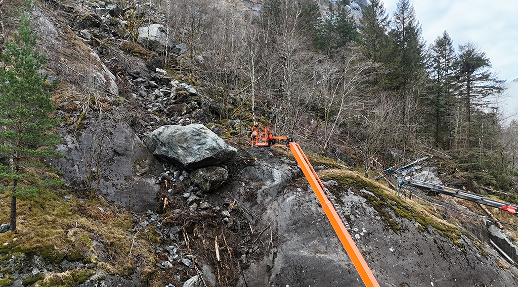 Maanvyöry Fjærassa, Etnessä.