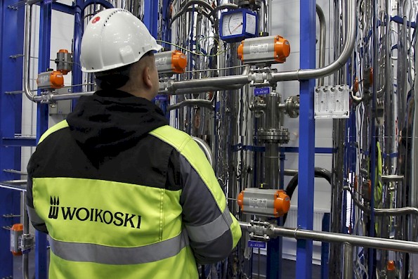 Oy Woikoski Ab avasi 12.11.2014 uuden vetytehtaan Kokkolaan.