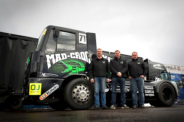 Mad-Croc Truck Racing Team koostuu kaudella 2014 Mika MÃ¤kisestÃ¤ (vas.), Aki TeinistÃ¤, Sami Ojasesta ja Iveco Straliksesta.