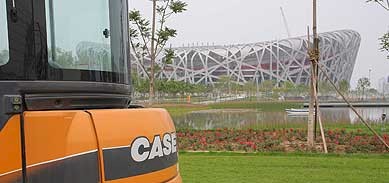 Case osallistui Pekingin olympialaisten rakentamiseen suurella mÃ¤Ã¤rÃ¤llÃ¤ maarakennuskoneita. Minikaivukoneita eri kohteissa oli kÃ¤ytÃ¶ssÃ¤ runsaasti.