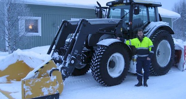 Ylläksen Revontulet Oy - traktoriyritys Äkäslompolosta - Konepö