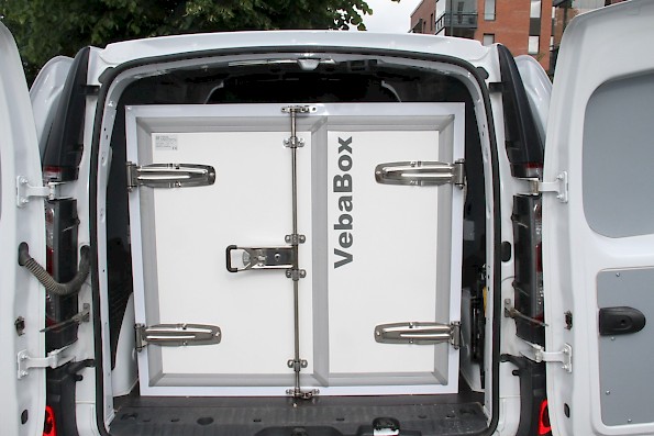 Vebabox-kuljetustila on tarkkaan rÃ¤Ã¤tÃ¤lÃ¶itÃ¤vissÃ¤ jokaiseen pakettiautoon ja halutessaan voi kuljetustilan jakaa erikseen viileÃ¤n ja pakkasosastojen vÃ¤lillÃ¤.