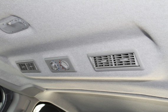 Opel Vivaro Combi ilmastointi