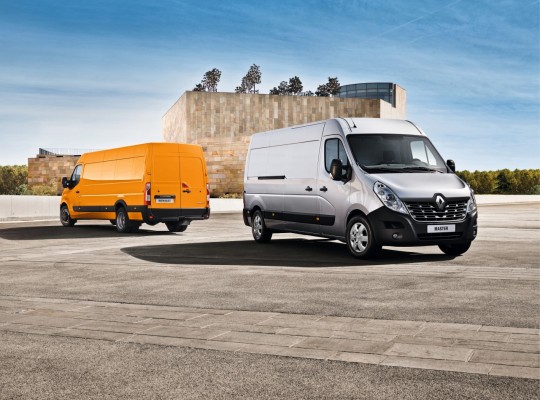 Renault Masterin malleissa on vakiona ESC-ajonvakautusjärjestelmä.
