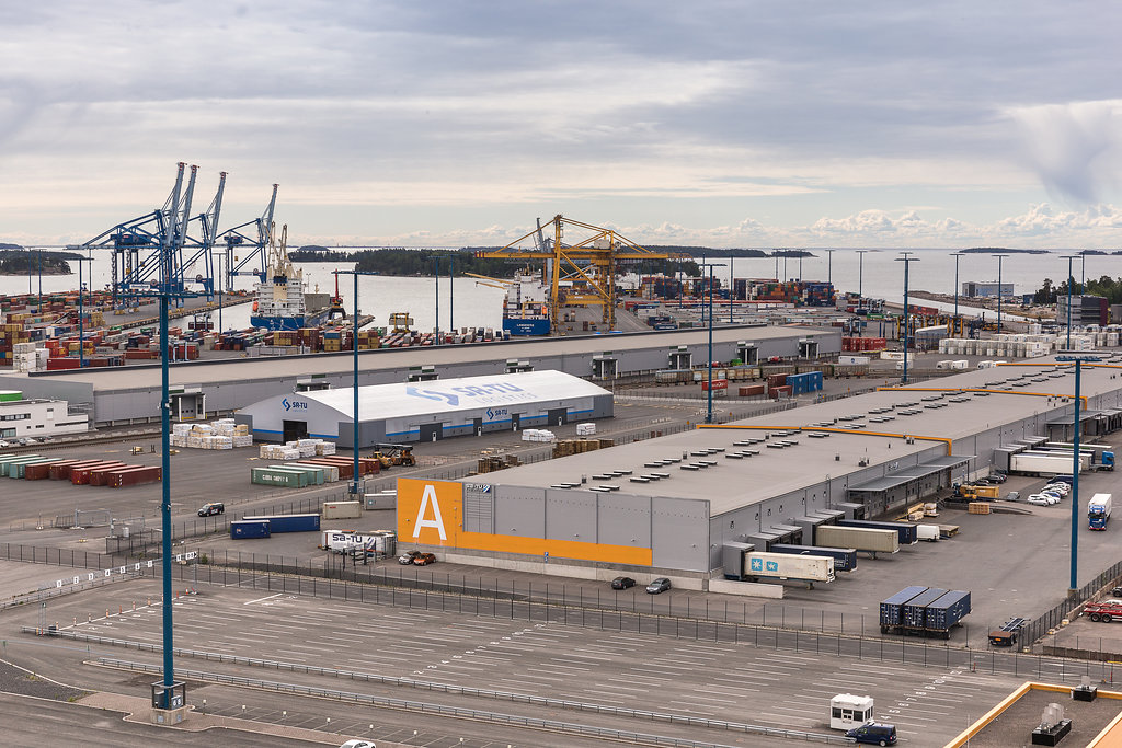 Отдельный терминал. Порт Вуосаари Хельсинки. Причалы в порту Хельсинки. Грузовой причал. Порт Хельсинки контейнеры.